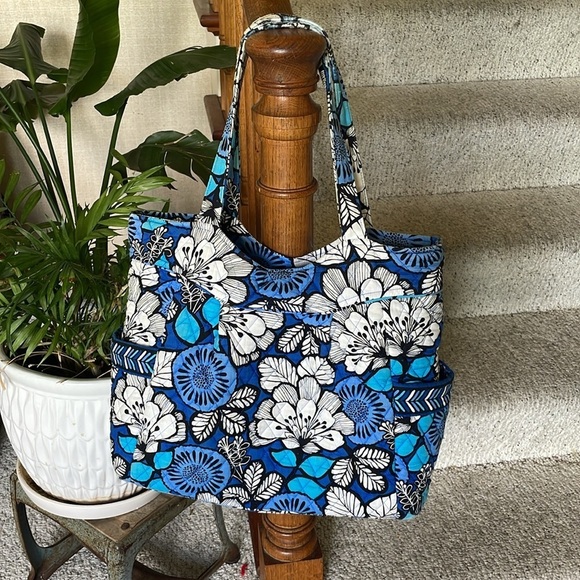 Vera Bradley Large Floral Blue and White Quilted Bohemian Tote Bag - Picture 5 of 16